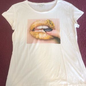 Express graphic lips tee